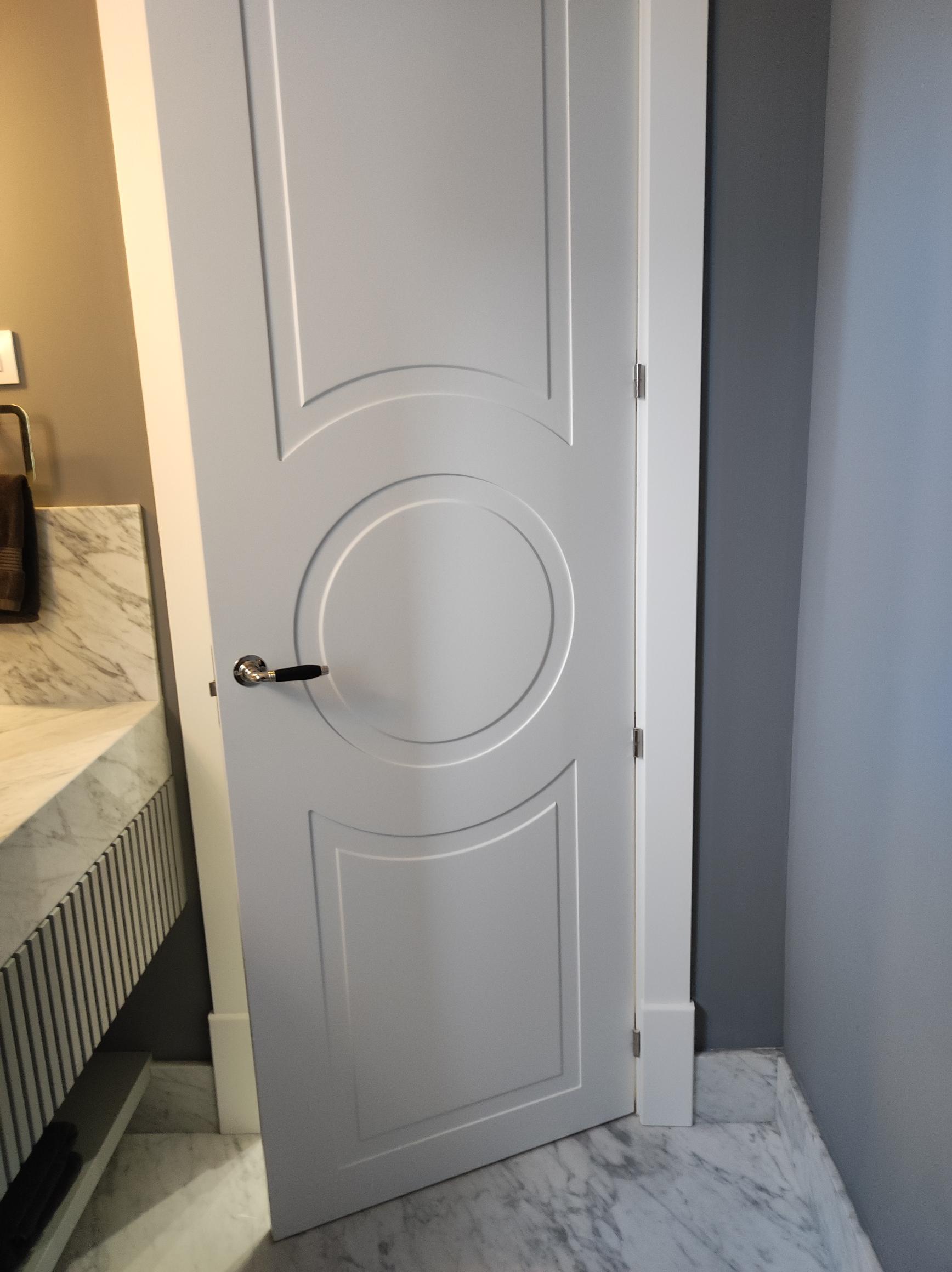 Puertas pantografiadas a medida lacadas en blanco - Imagen 2