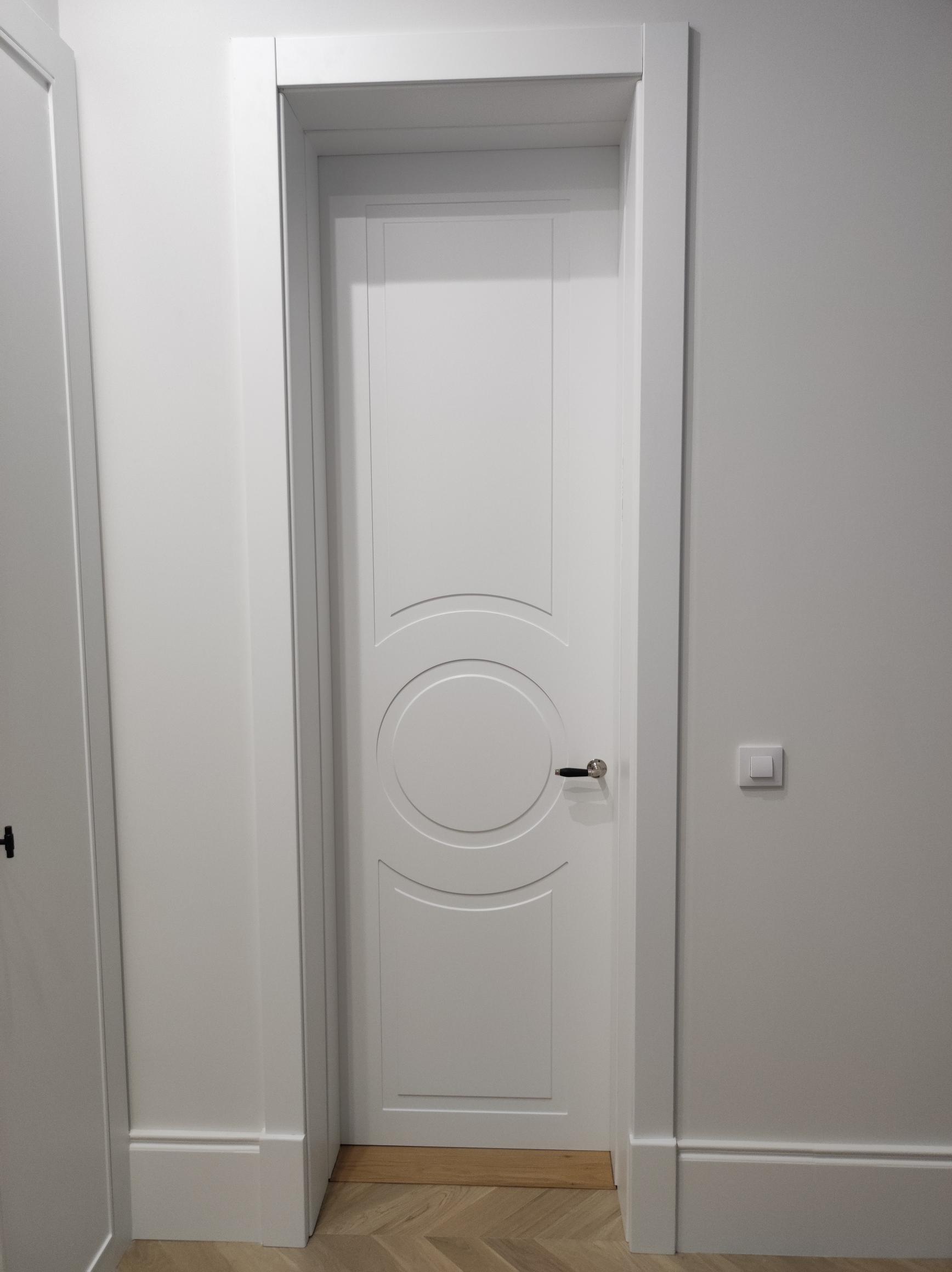 Puertas pantografiadas a medida lacadas en blanco - Imagen 3